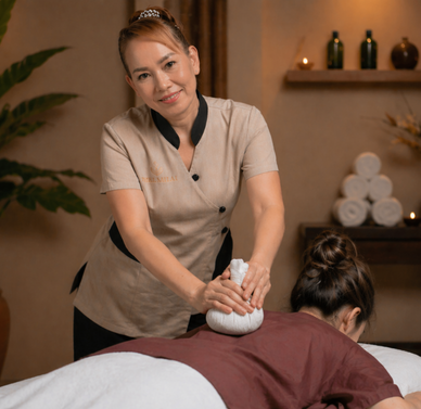 Thai massage with Hot herbal compress